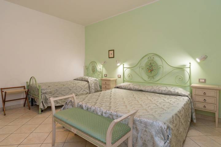 Agriturismo "Il Girasole - Mirto" con piscina condivisa, giardino in comune e Wi-Fi in Campiglia Marittima, Costa degli Etruschi