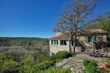 Location de vacances pour 8 personnes, avec jardin, animaux acceptés à Murs
