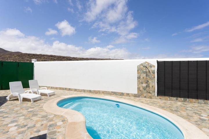Casa vacacional 'Abades Private Pool By Sunkeyrents' con piscina privada, terraza y wifi in Abades, Arico