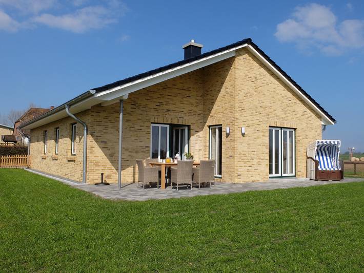 Ferienhaus für 4 Personen, mit Balkon/Terrasse und Whirlpool sowie Terrasse und Garten in Geltinger Bucht - 3