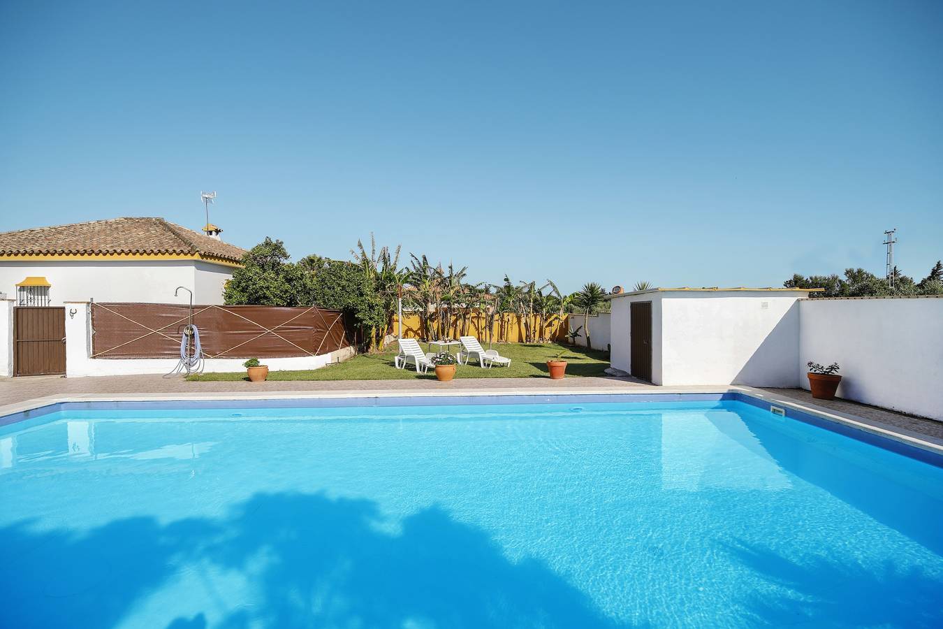 Casa de vacaciones "Los Paraisos 3" con vistas al mar, Wi-Fi, jardín, terraza y piscina compartida in Fuente del Gallo, Conil de la Frontera