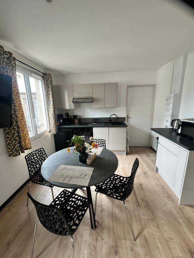 Appartement entier, Coin de paradis avec spa illimité en plein centre Avranches in Avranches, Baie du Mont-Saint-Michel
