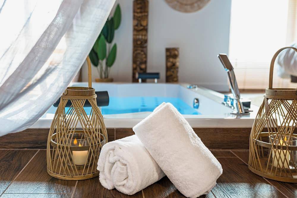 Entire apartment, Luxury suite & spa - Tahiti in Boulieu-lès-Annonay, Pilat Regional Nature Park