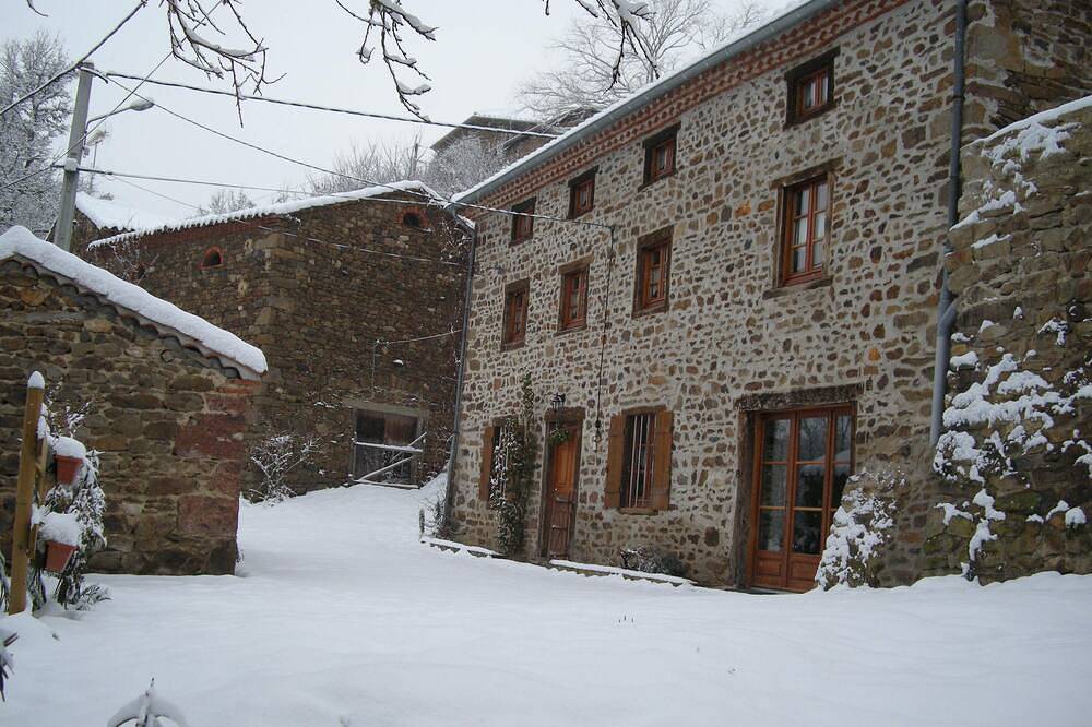 Casa rural en el borde del bosque y cerca de las gargantas del allier in Mazerat-Aurouze, Parque Natural Regional Livradois-Forez