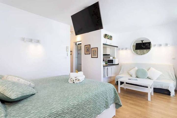Entire apartment, Seafront Apt w/ Pool & Teide View, Near Dining in Punta del Hidalgo, San Cristóbal de La Laguna