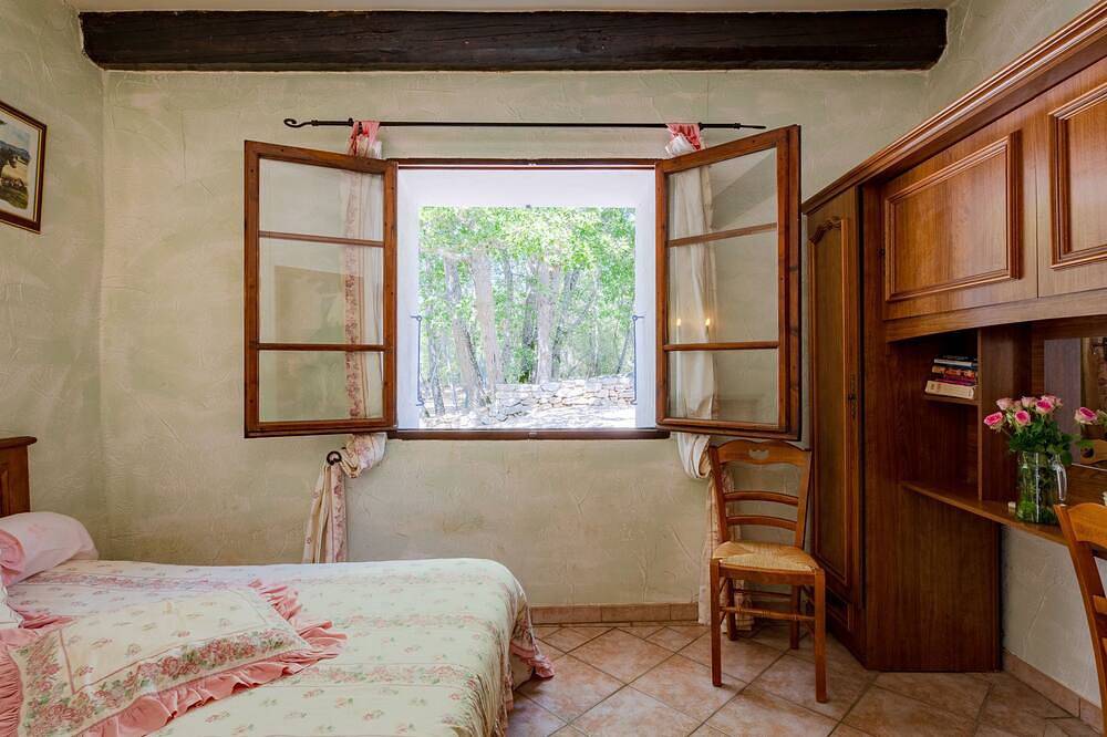 Les Campaou by Interhome in Régusse, Región Brignoles