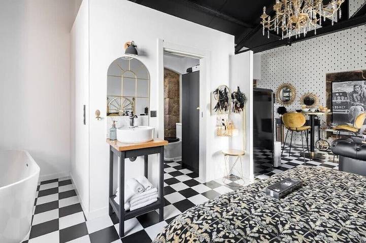 Ganze Wohnung, The 20's Suite. Loft with bathtub, outdoor terrace and wood-burning fireplace. in Corcubión, Costa da Morte