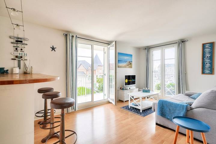 Gîte pour 4 personnes, avec terrasse ainsi que vue et piscine dans Port Guillaume - 3