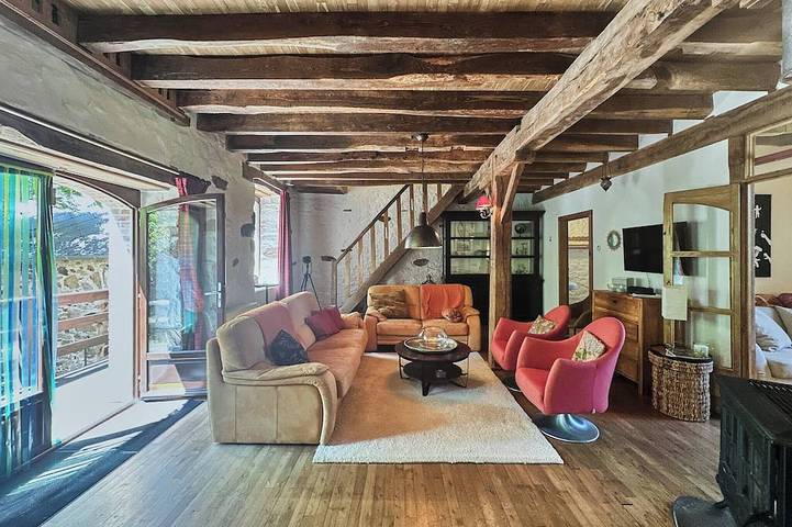 Location de vacances pour 5 personnes, avec terrasse à Château-Chervix