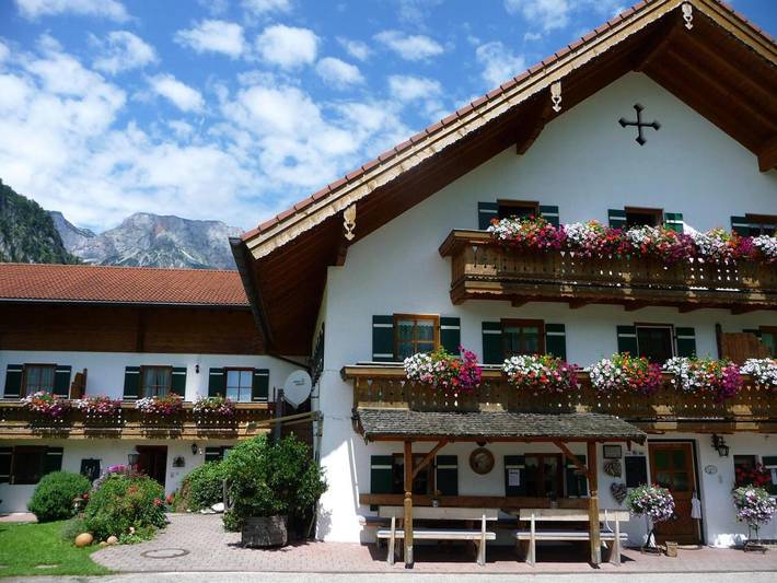 Ferienwohnung für 6 Personen, mit Balkon und Terrasse sowie Garten in Marktschellenberg