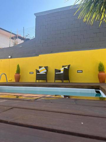 Location de vacances pour 6 personnes, avec piscine ainsi que vue et jardin à Santa Maria da Feira