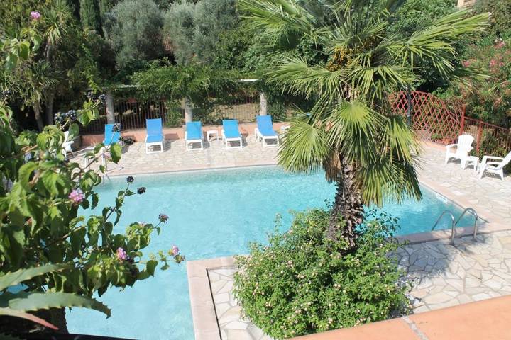 Location de vacances pour 2 personnes, avec jardin ainsi que vue et piscine à Sorbo-Ocagnano - 4