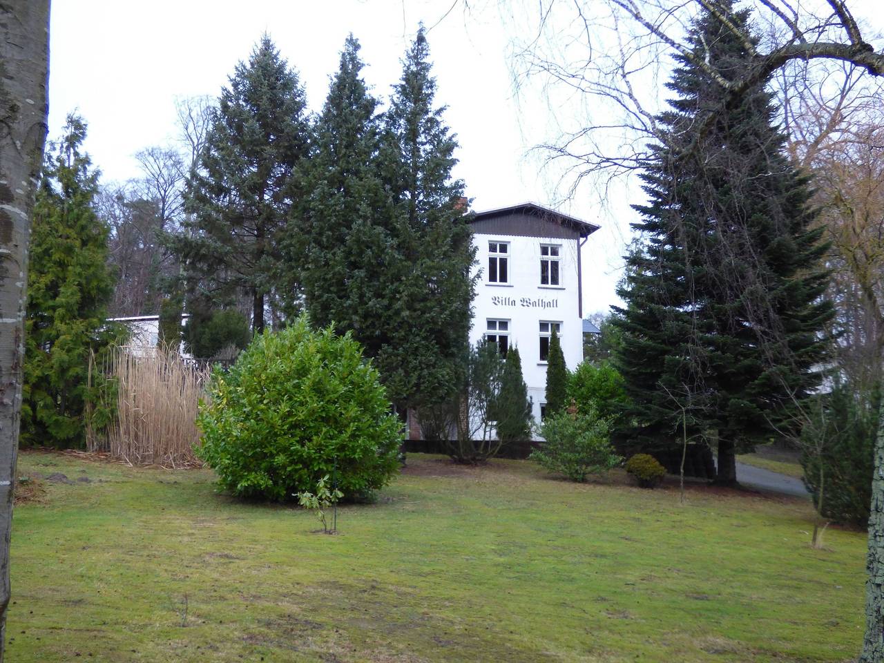 Apartamento vacacional entero, Sonnige Ferienwohnung -100qm - im 1. Obergeschoss der Villa Walhall in einem parkähnlichen Garten in Sellin, Rügen