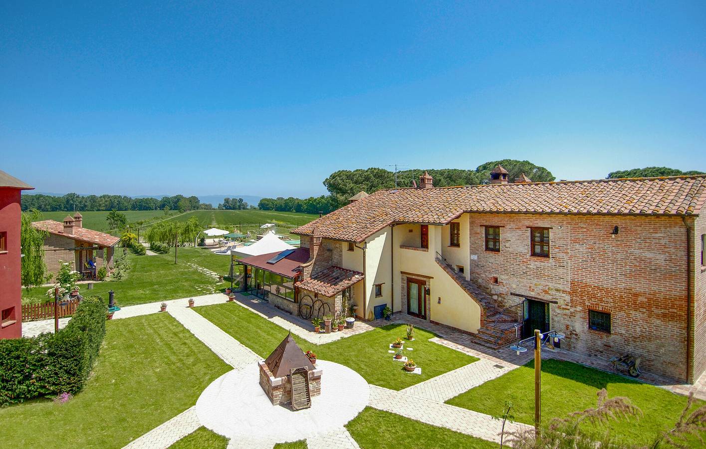 Ganze Ferienwohnung, Ferienhaus am See mit Pool, WLAN und Parkplatz – Trasimenischer See 100 m in Castiglione del Lago, Lago Trasimeno