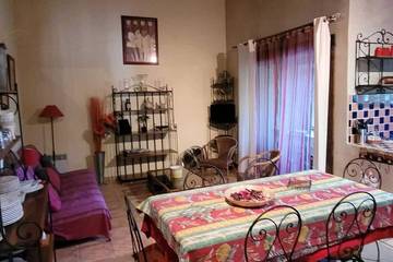 Gîte pour 5 personnes, avec piscine ainsi que jardin et balcon dans Albaron