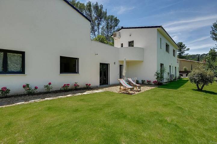 Location de vacances pour 4 personnes, avec Terrasse et Jardin à Saint-Marc-Jaumegarde