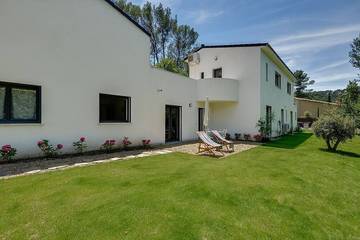 Gîte pour 4 personnes, avec terrasse et jardin à Saint-Marc-Jaumegarde