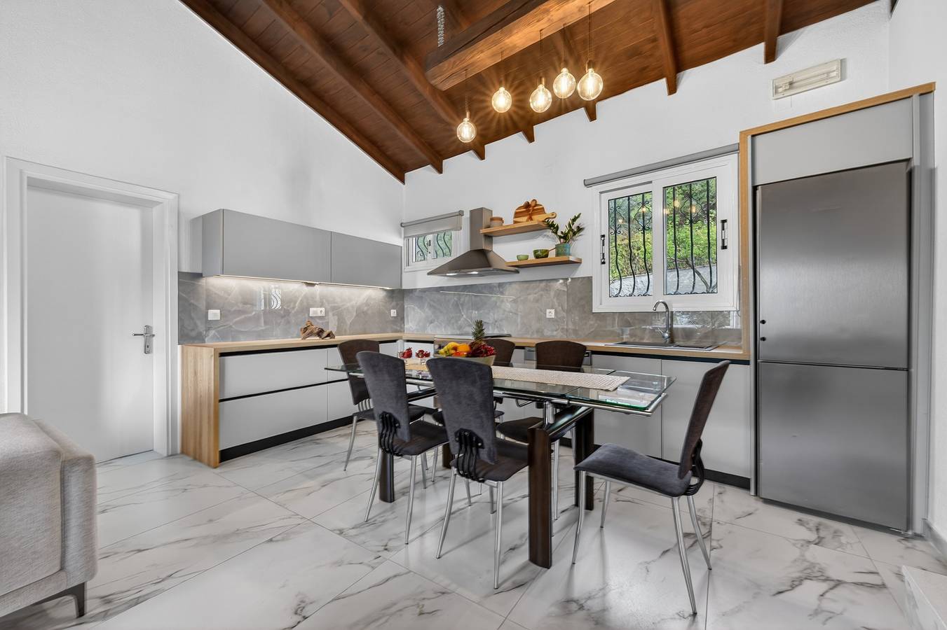 Villa Claire Corfu: 10 Hektar Privatvilla mit Pool & Gästehaus auf Korfu in Achilleio, Korfu