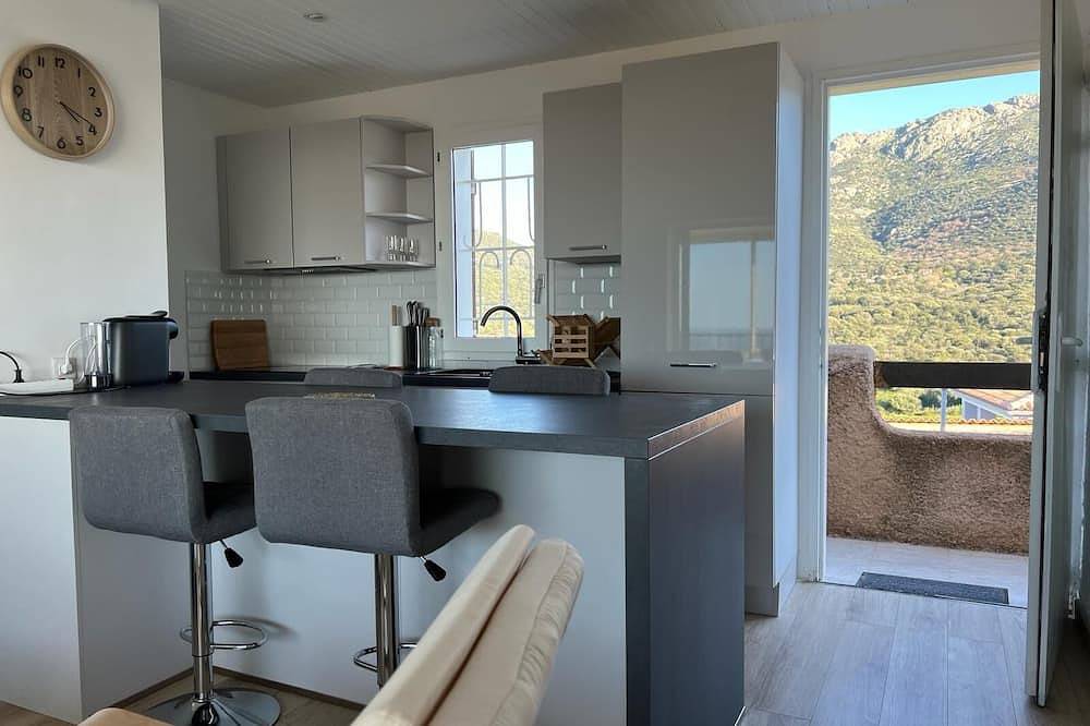 Entire apartment, Lor Panoramique 80m2-3 Chambres Santambroggio - Vue mer et Montagne in Sant Ambroggio, Lumio