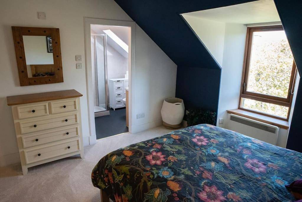 Entire apartment, Three-Bedroom Apartment in Shetland Islands
