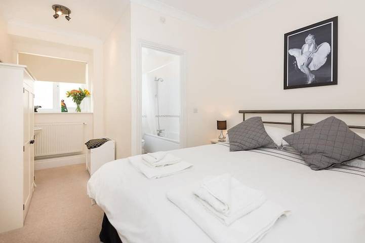 Hermoso apartamento con excelentes vistas, wifi y estacionamiento en el lugar in Looe, Cornualles