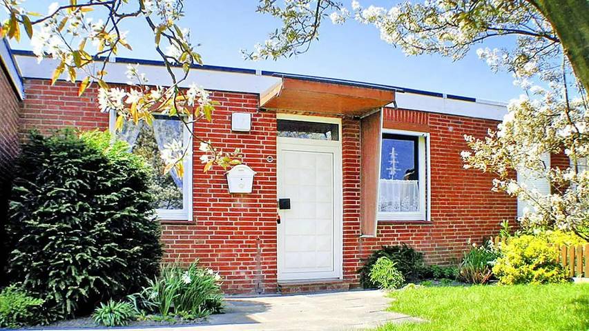 Ferienhaus für 4 Personen, mit Garten und Pool in Dornumersiel