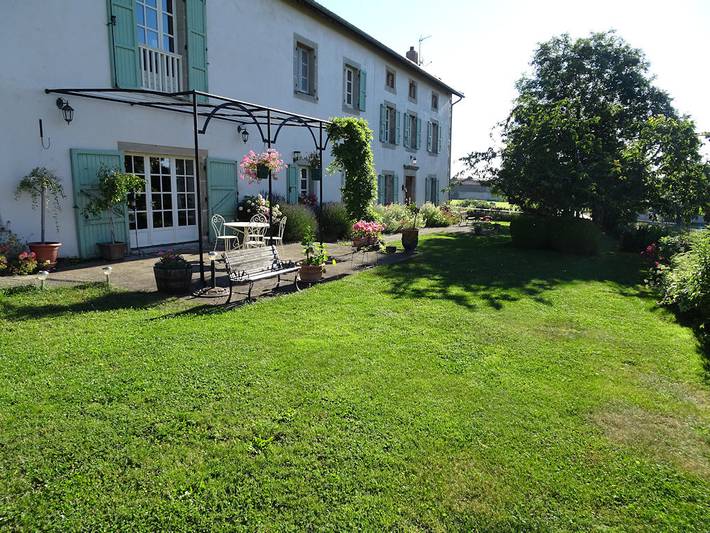 Gîte pour 6 personnes, avec jardin, animaux acceptés à Blanzac