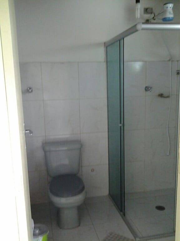 Haus in Boracéia Ii mit Pool 3 Schlafzimmer mit 2 Suiten, Billardtisch, 4 Badezimmer in São Sebastião, Região Metropolitana do Vale do Paraíba e Litoral Norte