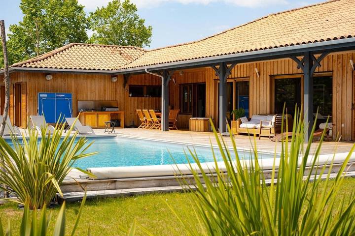 Villa per 8 persone, con Terrazza e Giardino nonché Piscina a Arès