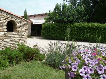 Gîte pour 4 personnes, avec terrasse et jardin, animaux acceptés à Aramon