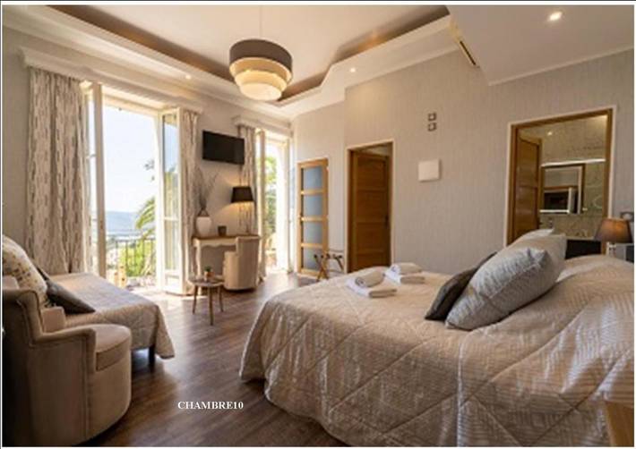 Hôtel pour 4 personnes, avec balcon et vue