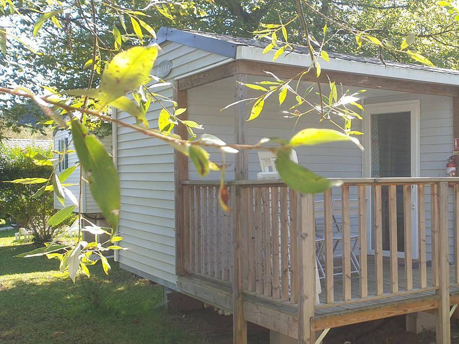 Flower camping La Dordogne Verte - Mobilhome 4 personnes - Privilège Premium- 2 chambres + climatisation - 27m² in Saint-Aulaye, Périgord Vert