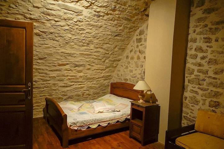 Location de vacances pour 8 personnes, avec terrasse et jardin, animaux acceptés à La Malène - 2