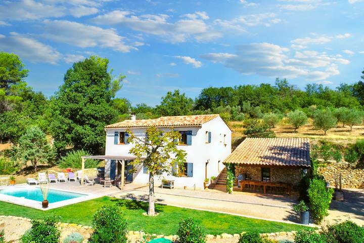 Gîte pour 10 personnes, avec piscine à Tourtour