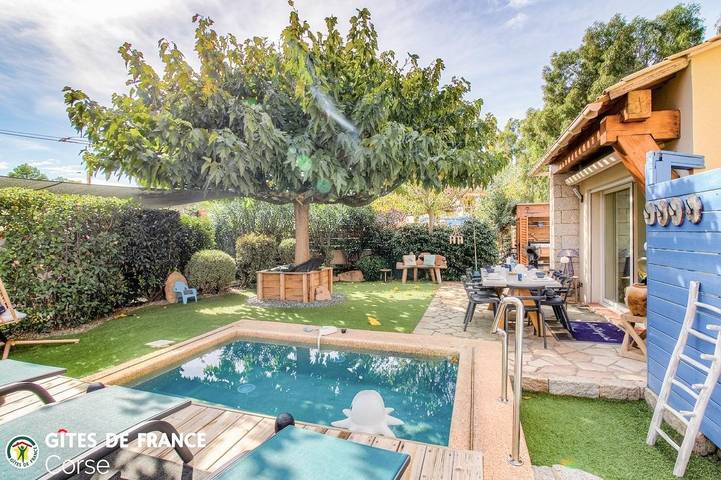 Gîte for 8 people, with garden and pool as well as terrace - 1