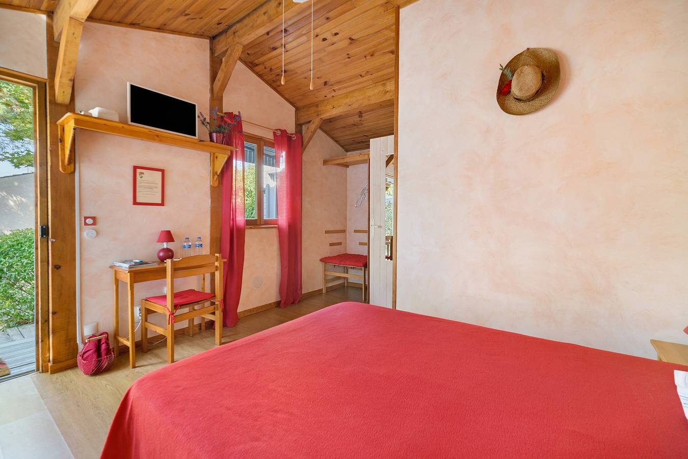 Chambre d'hôtes Les Coquelicots avec terrasse privée, Wi-Fi et climatisation in Fronton, Haute-Garonne