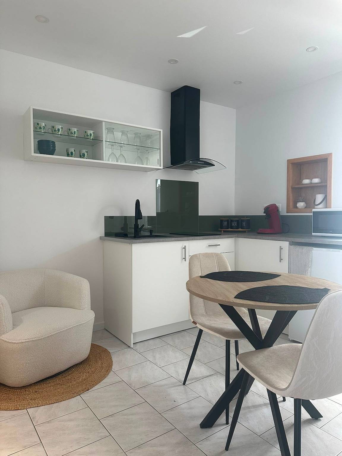Entire studio, Studio Apartment 'Le Petit Nid' with Private Terrace, Wi-Fi and Air Conditioning in Carsac-de-Gurson, Périgord Pourpre