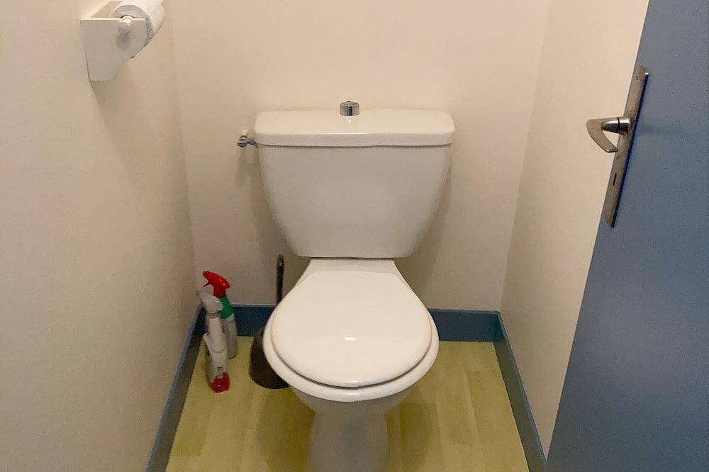 Chambre dans maison individuelle gare Paris Montparnasse en 50 minutes in Houdan, Yvelines