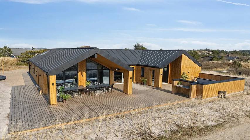 Ferienhaus für 17 Personen, mit Whirlpool und Terrasse sowie Pool