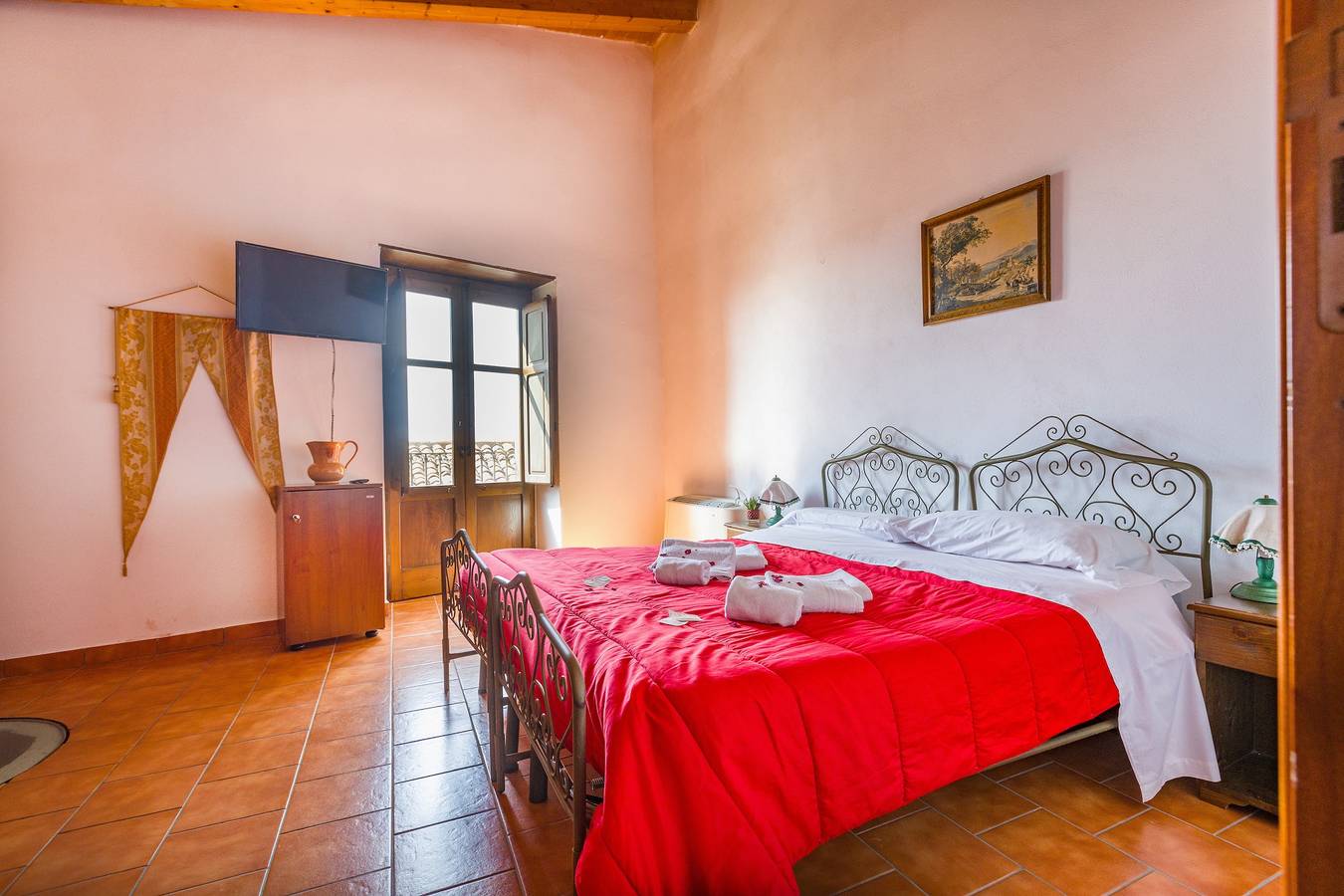 "Dello Acatapano" Room with Balcony in San Marco d'Alunzio, Monti Nebrodi