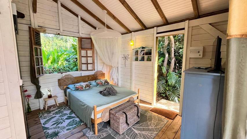 Gîte pour 2 personnes, avec jardin ainsi que terrasse et vue à Gourbeyre - 4