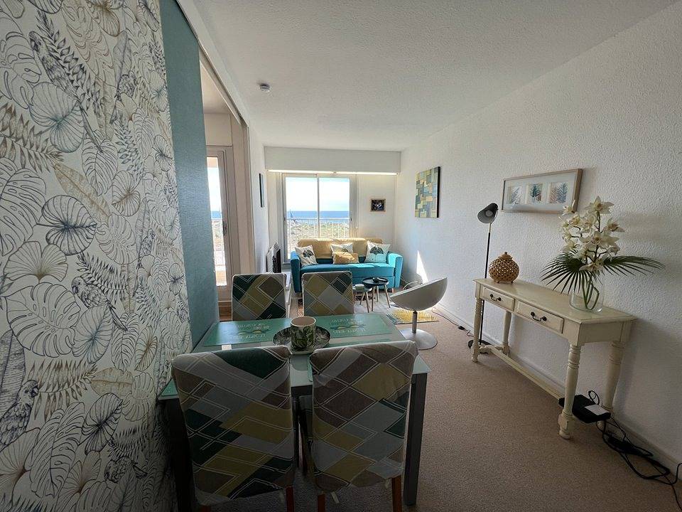 Entire holiday apartment, Apartment completely renovated and tastefully decorated in Soulac-sur-Mer, Lesparre-Médoc region