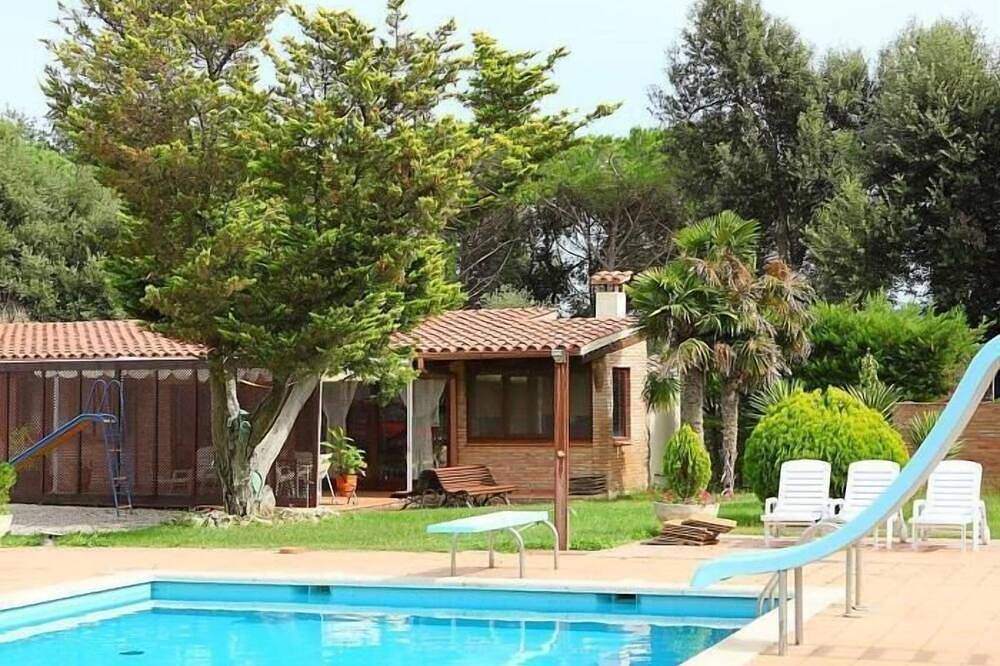 Casa rustica con piscina en Girona in Fornells de la Selva, Gironés