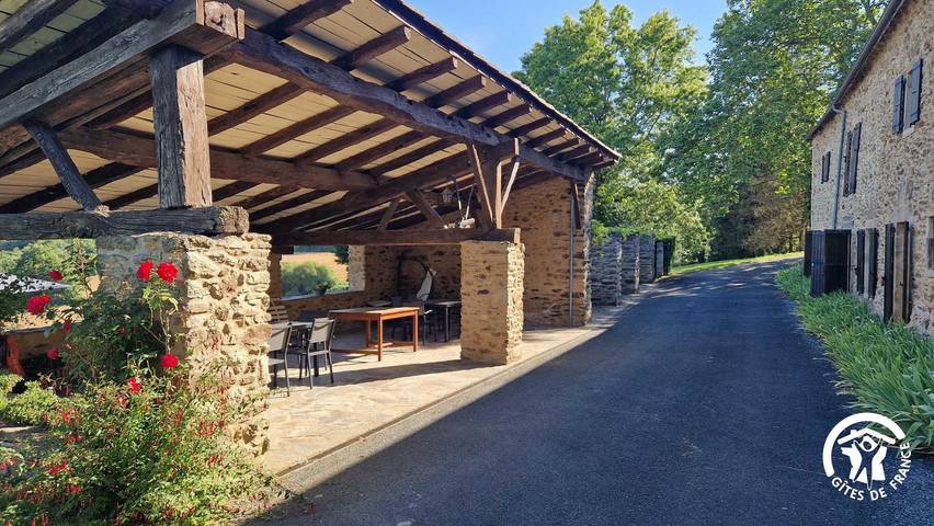 Gîte pour 5 personnes, avec terrasse ainsi que jardin et piscine dans le Tarn - 2