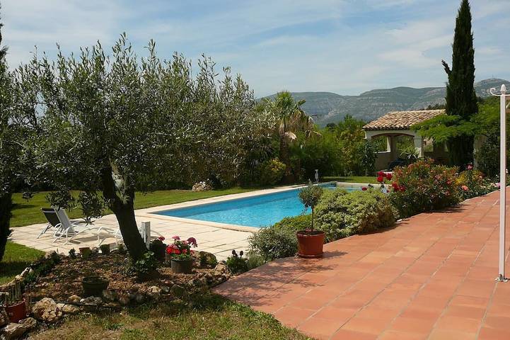 Location de vacances pour 4 personnes, avec piscine et jardin à Roquevaire - 4