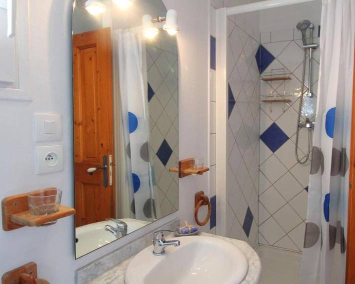 Location de vacances pour 5 personnes, avec vue ainsi que balcon et piscine à Bidon - 2