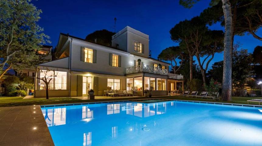 Ferienwohnung für 10 Personen, mit Balkon und Terrasse sowie Garten und Pool