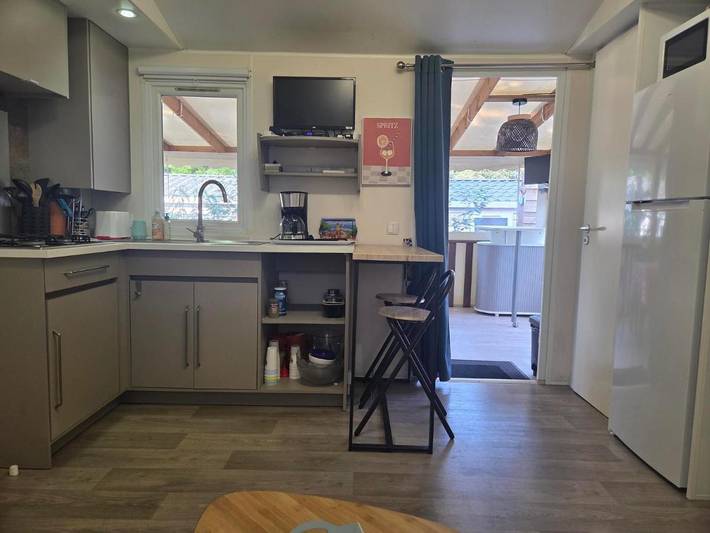 Camping pour 8 personnes, avec piscine ainsi que jardin et terrasse à Gassin - 4