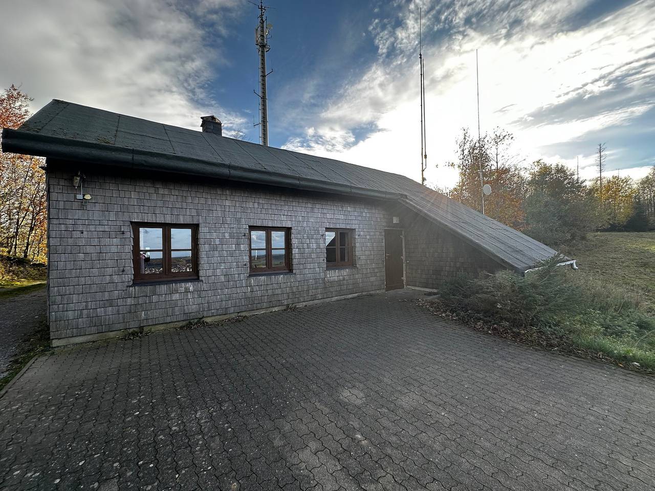 Ganze Wohnung, Skihütte des Skiclub-Brilon mit Bergblick und gemeinsamer Terrasse in Brilon, Hochsauerlandkreis