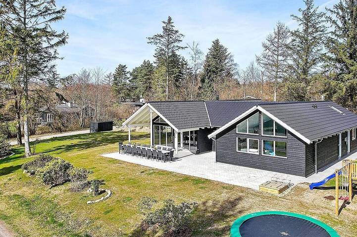 Ferienhaus für 20 Personen, mit Whirlpool und Terrasse sowie Sauna und Pool an der Kattegat Küste